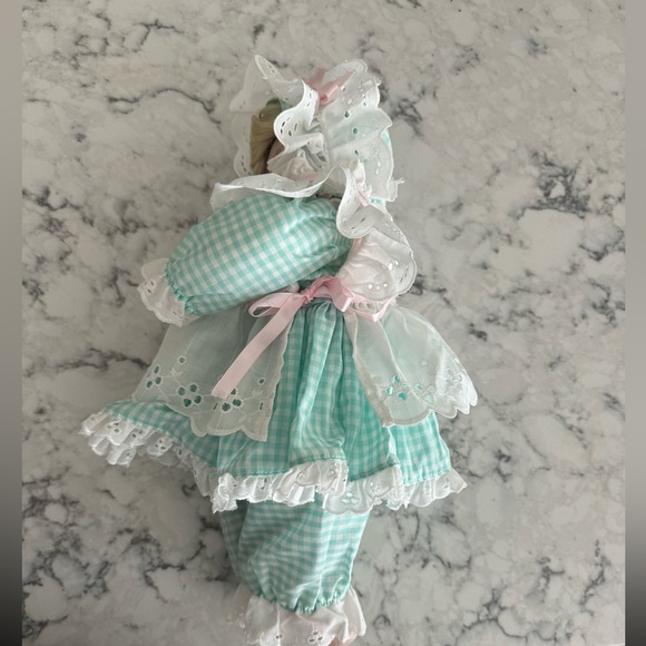 Holly Hunt Sugar Plum  Doll Tiny Treasures World Gallery Collection - Picture 9 of 16